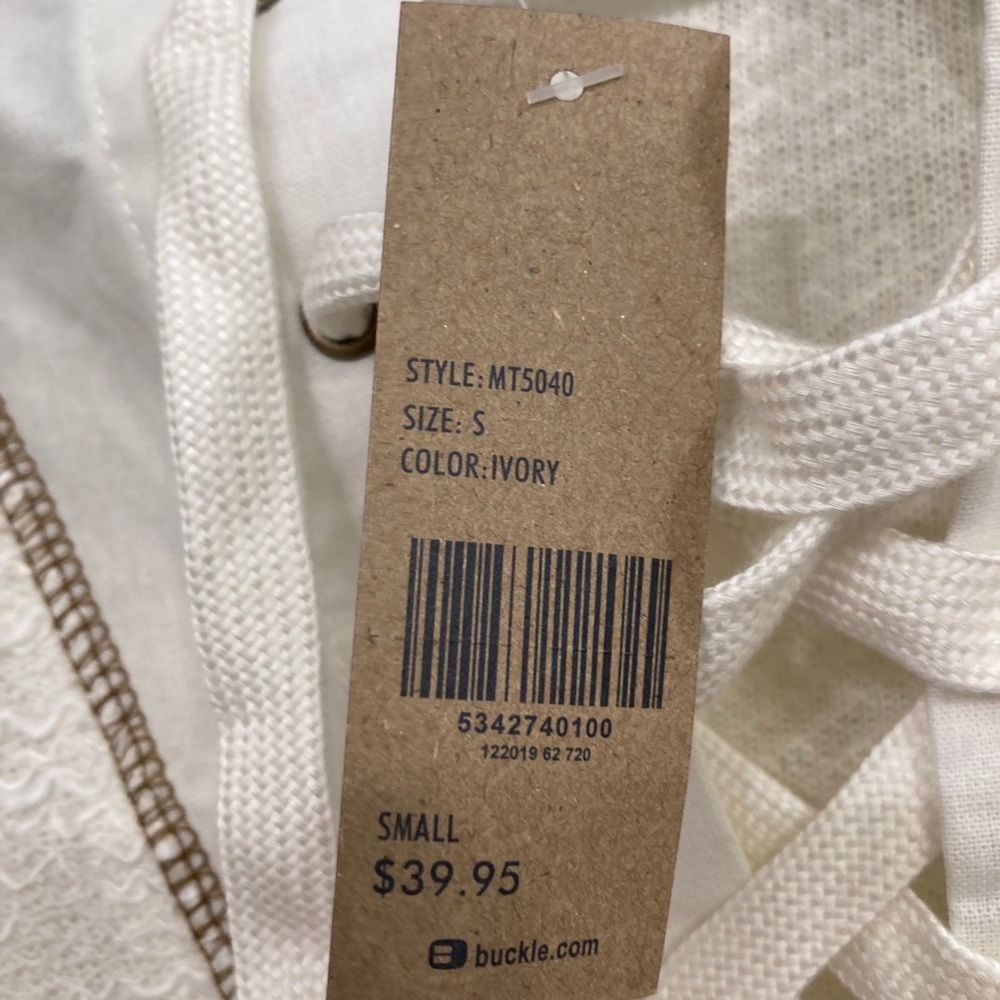 New white top from Buckle